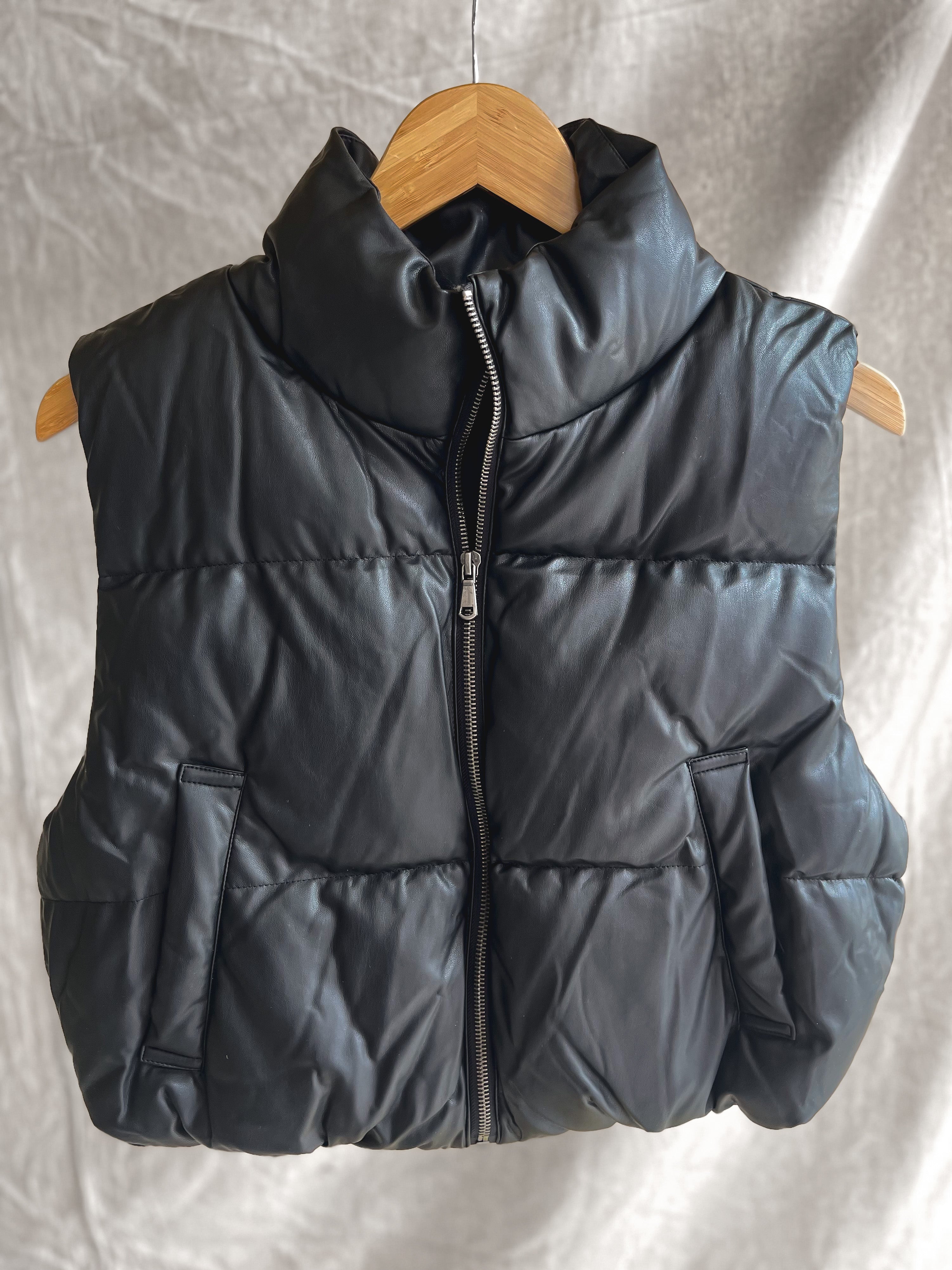 Running Around Vest in Black